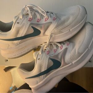 Nike Women's White and Teal Athletic Shoes